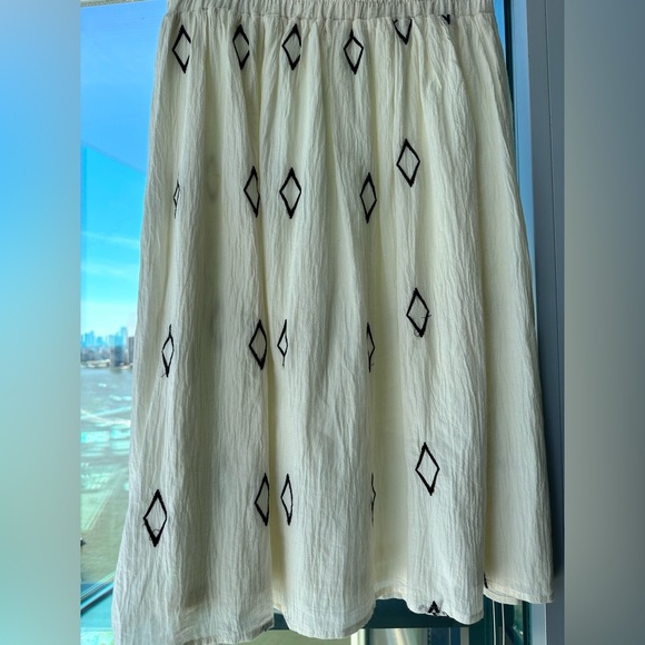 Roolee cream skirt with black diamonds - Picture 2 of 2